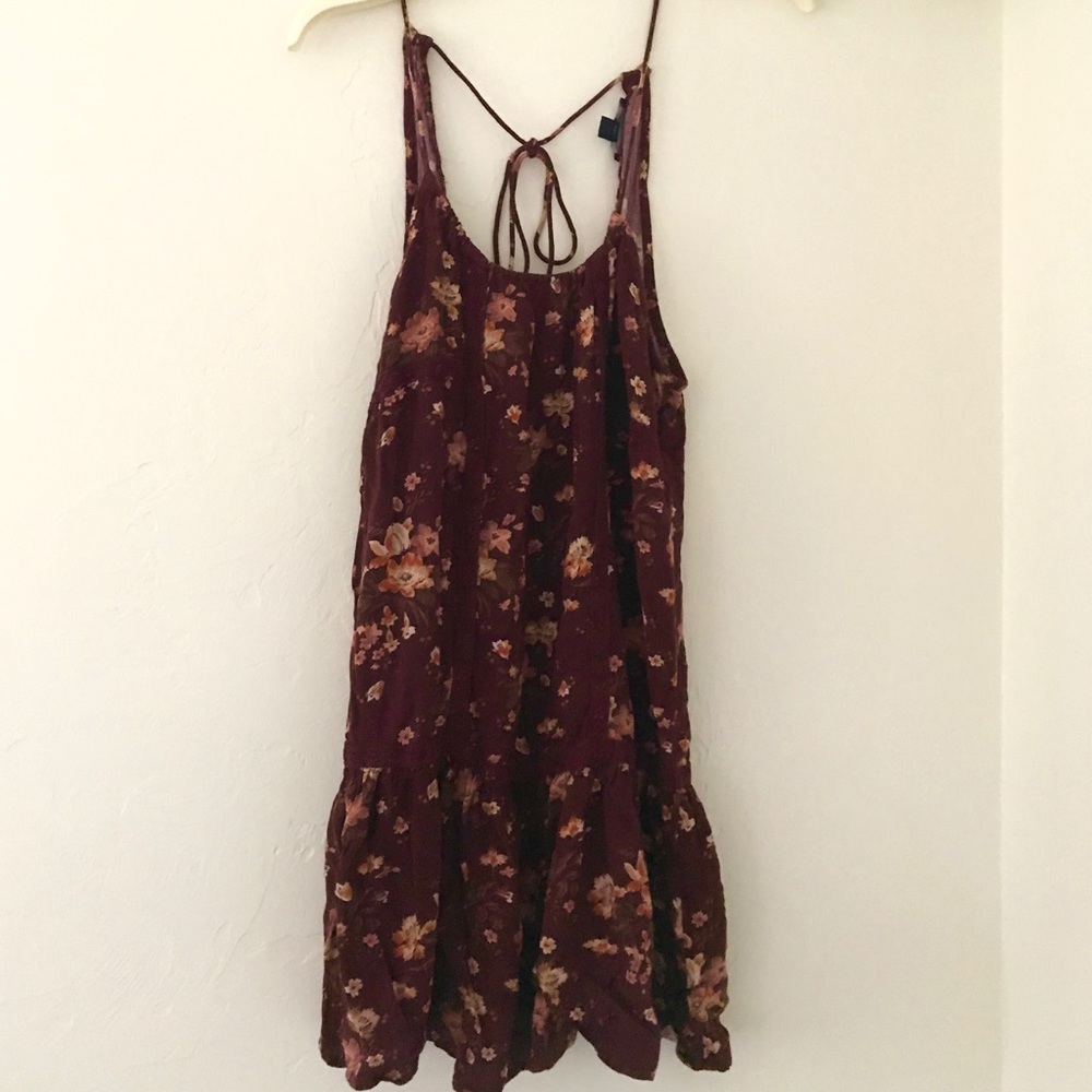 Detailed maroon American eagle dress